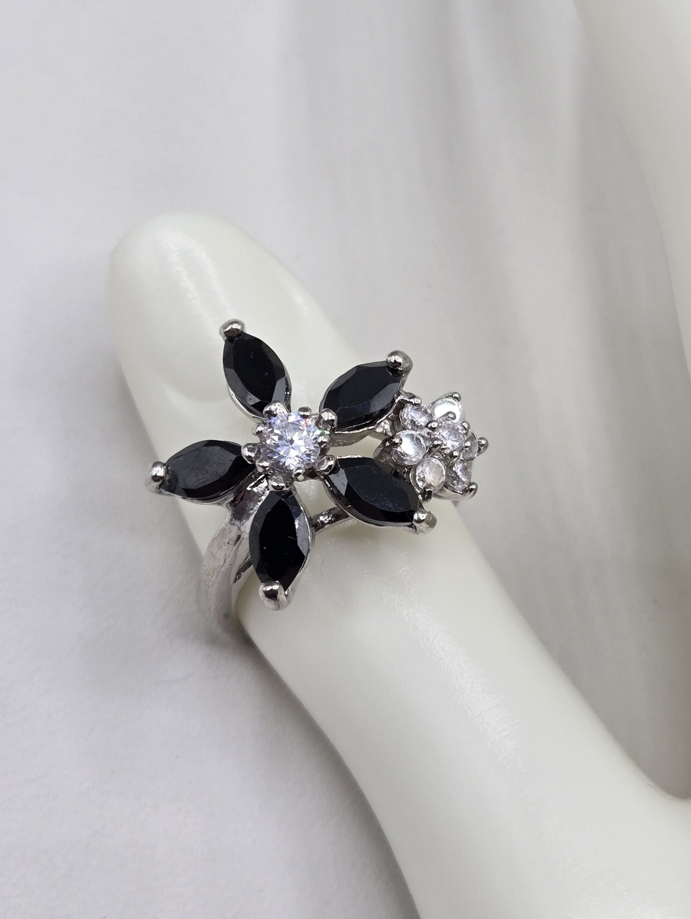 Swarovski Crystal Elements Silver Cocktail Ring Black Flower Size 9 Floral Prom